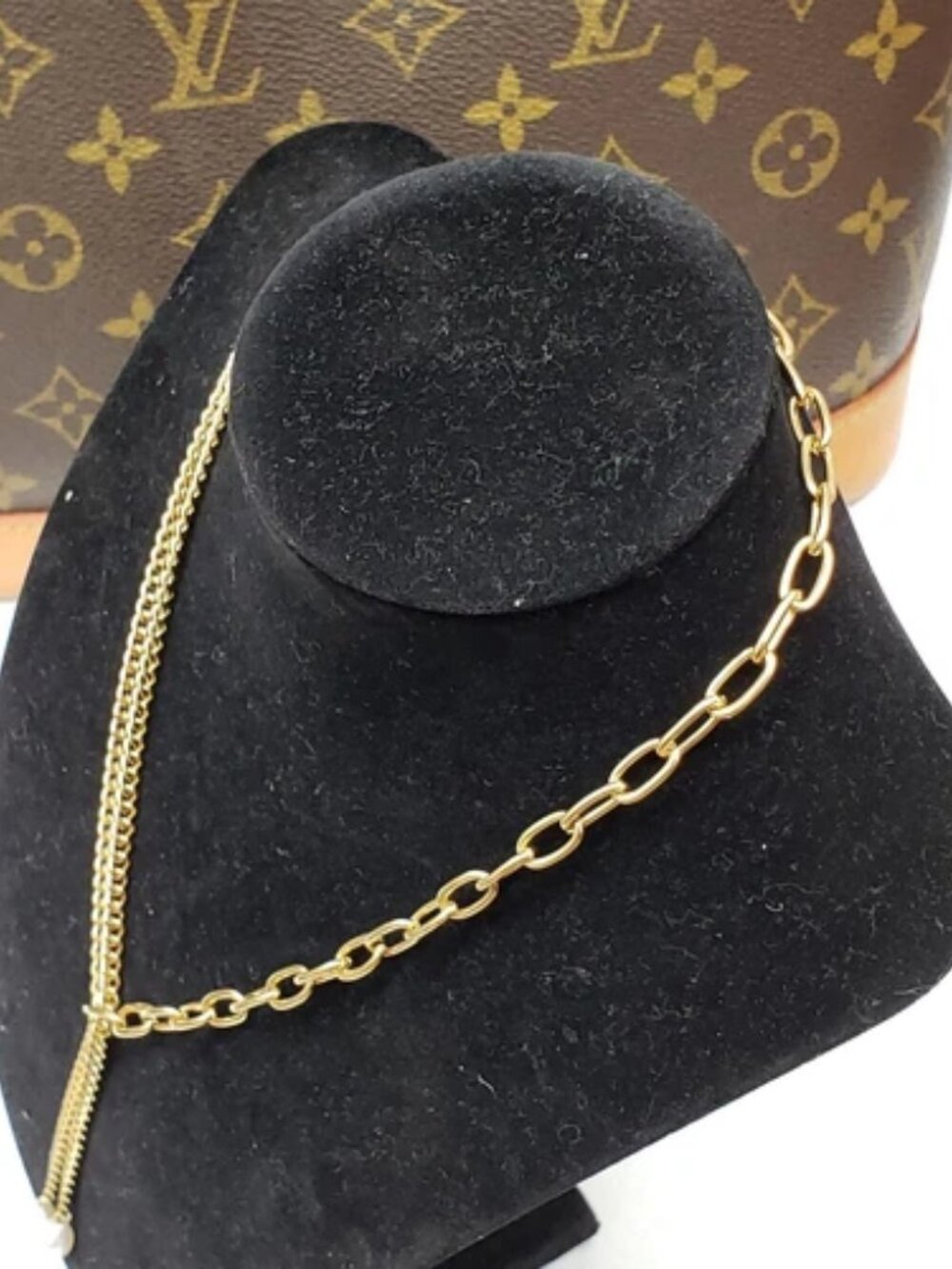 Gold-Plated Necklace with Authentic Louis Vuitton Padlock - Picture 11 of 11